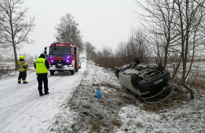 Śnieg zaskoczył kierowców na Warmii i Mazurach.