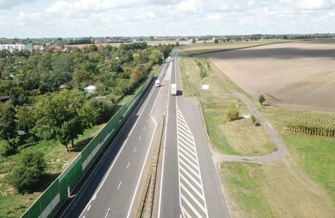 {Olsztyński oddział GDDKiA przekazał plac budowy pod dalszą przebudowę drogi nr 7.}